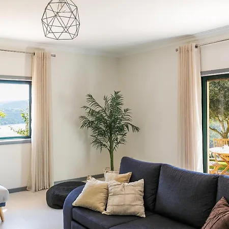 Stunning 3-bed-2-bath Over Douro River;porto - Wifi-sleep 6-10