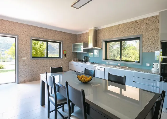 Stunning 3-bed-2-bath Over Douro River;porto - Wifi-sleep 6-10 *